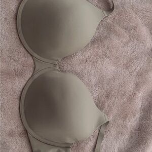 Skims fits everybody tshirt bra 36DD